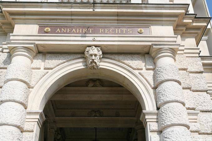 Burgtheater, Anfarht Rechts - Viena - Austria