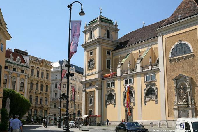 Freyung Platz, Schotten Kirche e Palace - Viena - Austria