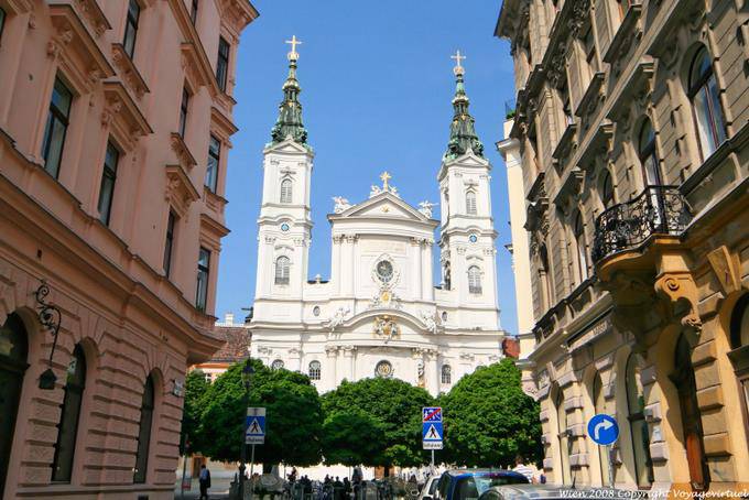 Jodok Fink Platz Panorama Piaristenkirche Maria Treu - Viena - Austria