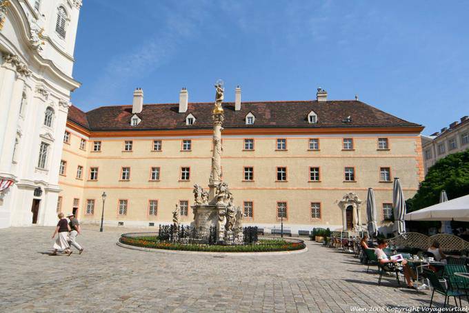 Jodok Fink Platz, coluna Piaristenkirche Maria Treu - Viena - Austria