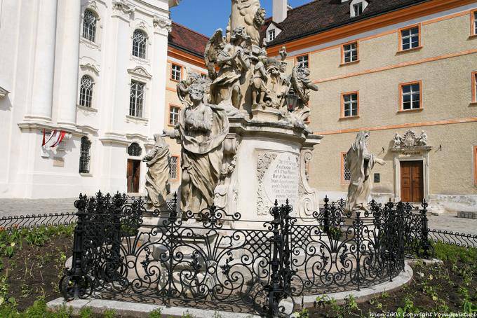 Jodok Fink Platz, Piaristenkirche, coluna Zoom Maria Treu - Viena - Austria
