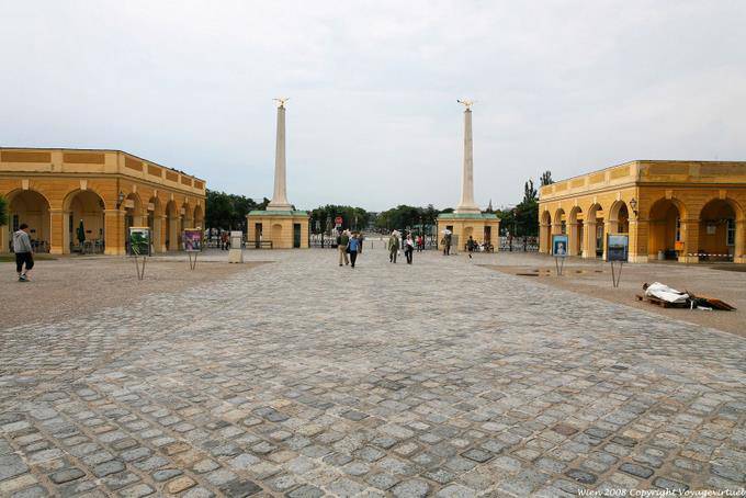Schönbrunn Haupttor do pátio - Viena - Austria