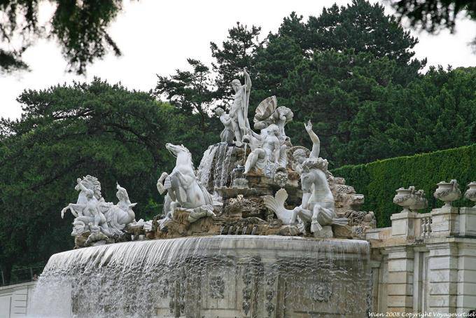 Schönbrunn, Neptunes Fountain conduzida por Franz Anton Zauner - Viena - Austria