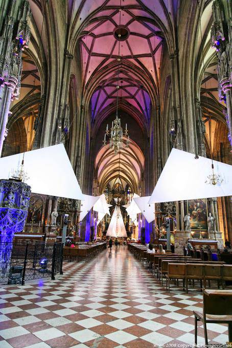 Stephansdom, Innenansicht de gotischen Doms - Viena - Austria