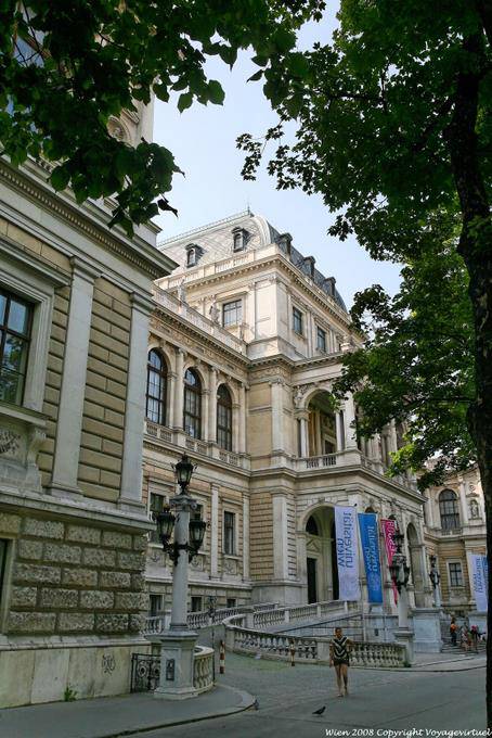 Universitas, vista lateral - Viena - Austria