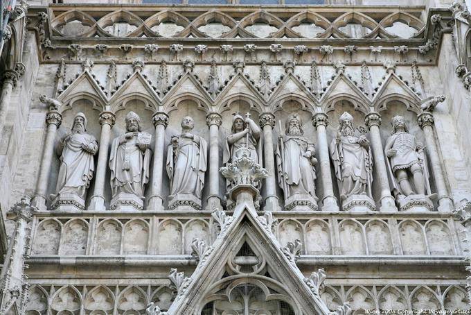 Votivkirche, porta, fechar-se estátuas - Viena - Austria