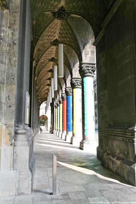 Wiener Rathaus, com outros arcades coloridos - Viena - Austria