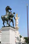 Parlament, Rossebandiger, cavalo trainer, bronze e Athena, Viena - Austria.