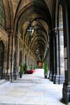 Wiener Rathaus, passar com arcos góticos, Viena - Austria.