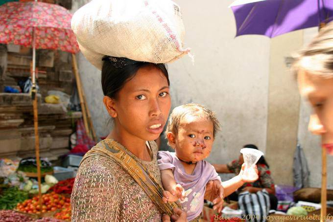 Mulher e criança manchada Gianyar - Bali