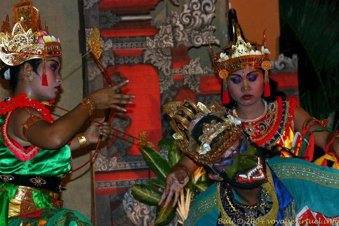 Rama e seu arco affontant Valin usurpador, dançar Ramayana Nusa Dua - Bali