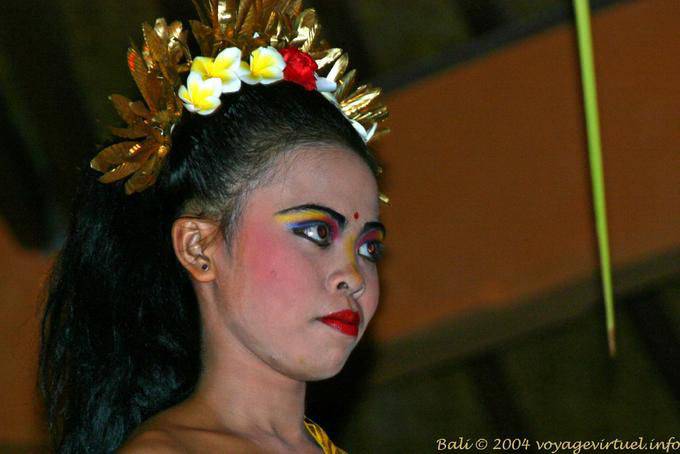 Céu cores do arco-íris no rosto, Ramayana dança - Bali