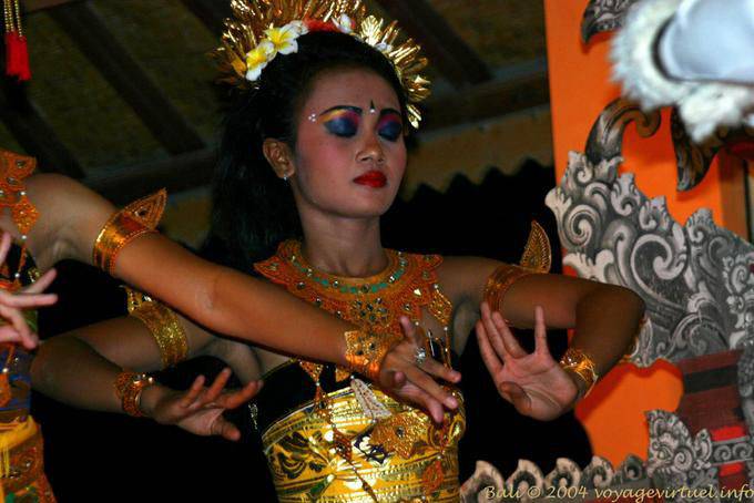 Dançarino com os olhos fechados, Ramayana dança - Bali
