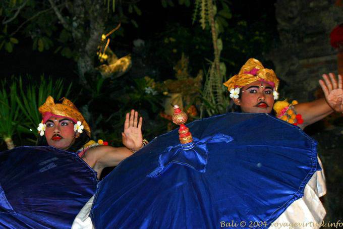 Dançarinos Barong disfarçado Ubud, dança balinesa - Bali
