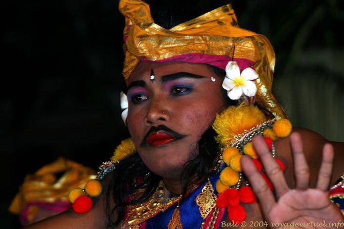 Beleza masculina, Ubud Barong - Bali