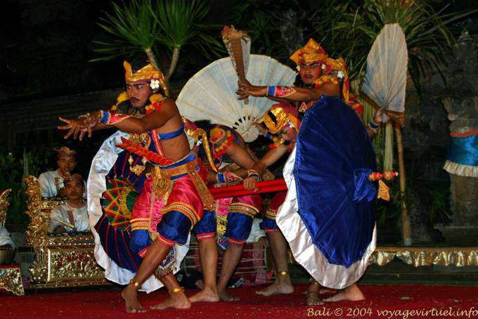 Dança com ventiladores Giants, Ubud Barong dança - Bali