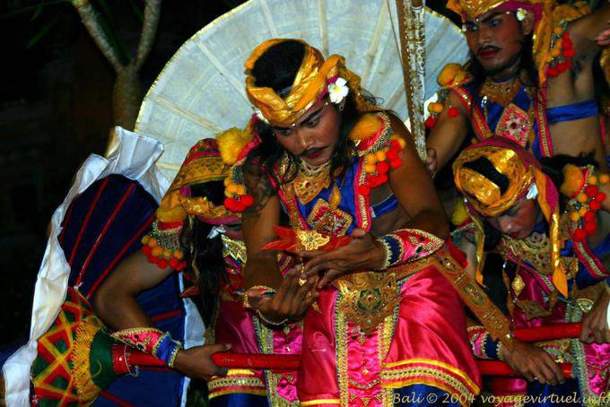 Guarda-chuvas para a dança masculina, Ubud Barong dança - Bali