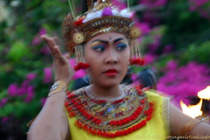 Desfocado dança Movimento em Uluwatu - Bali