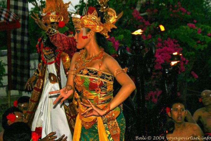 Bela princesa em perigo, Uluwatu Kecak dança - Bali