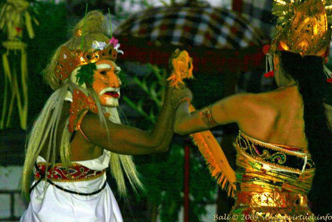 Topeng, teatro dançaram e máscara, Kecak dança em Uluwatu - Bali
