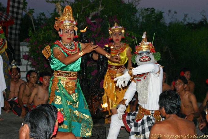 Hanoman, o poderoso macaco branco, Kecak dança em Uluwatu - Bali