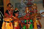 Amazons, tiro com arco, dançar Ramayana Nusa Dua, Bali.