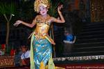 Balançando o dançarino, dança Ubud Barong, Bali.