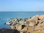 Após a enseada de Pors Kamor, Ploumanach, Brittany, França.