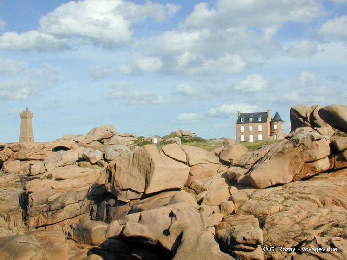Castel Homens Ruz farol e Ploumanach, Brittany - França