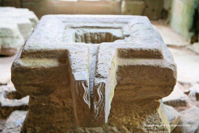 Base de um Linga-Yoni, Banteay Kdei, Angkor, Camboja