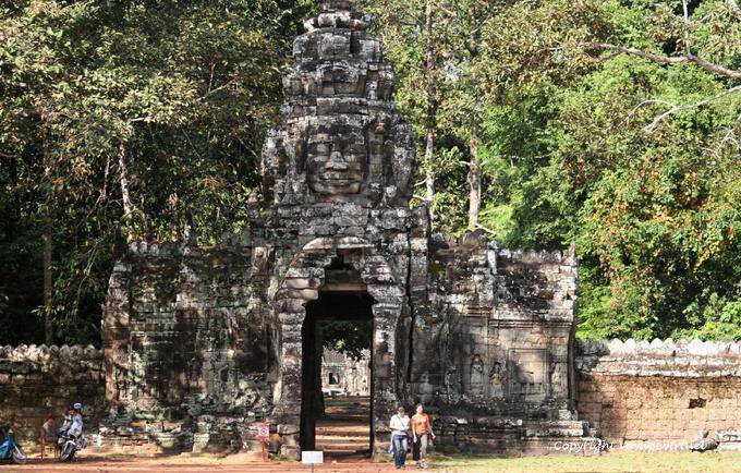 Quarta orador parede e gopura, Banteay Kdei, Angkor, Camboja