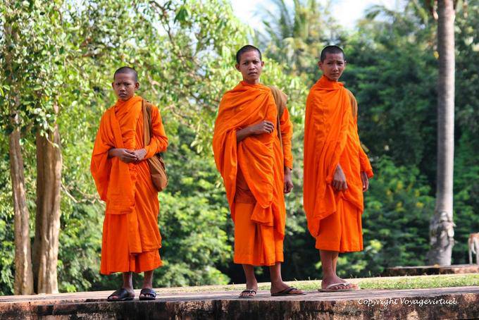 Os três monges de Prasat Kravan, Angkor, Camboja