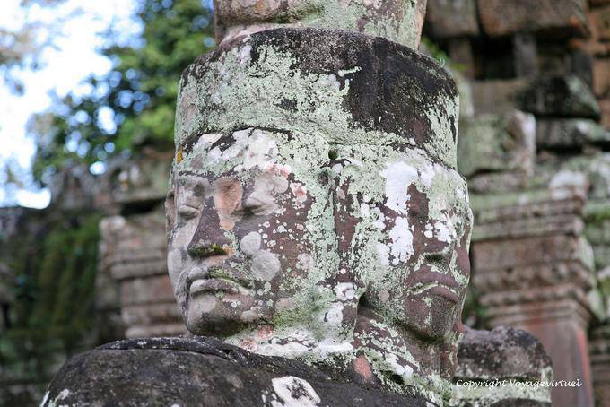 Dupla cabeça esculpida, Preah Khan, Angkor, Camboja