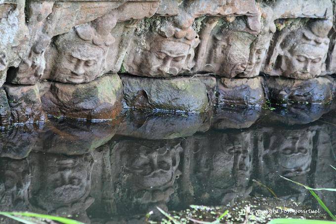 Reflexão no fosso, Preah Khan, Angkor, Camboja