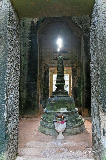 Dentro de um santuário, Preah Khan, Angkor, Camboja