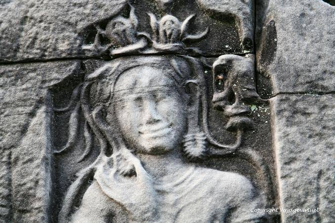 Face fêmea borrada pelo tempo, Preah Khan, Angkor, Camboja