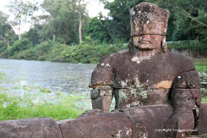 Cego Deva Ponte em Naga Preah Khan, Angkor, Camboja