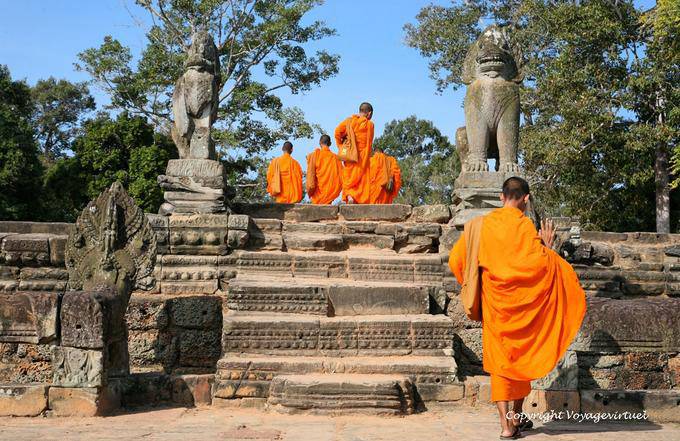 Passos e duas lições da guarda, Srah Srang, Angkor, Camboja