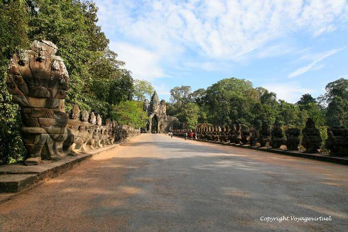 Angkor Thom dupla fileira de devas e asuras, Angkor, Camboja