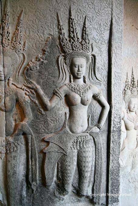 Tiara Tiara, colar e jóias, vestido apertado, Apsara, Angkor Wat, Angkor, Camboja