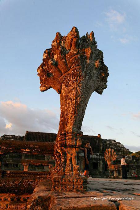 Nagas no terraço cruciforme, Angkor Wat, Angkor, Camboja
