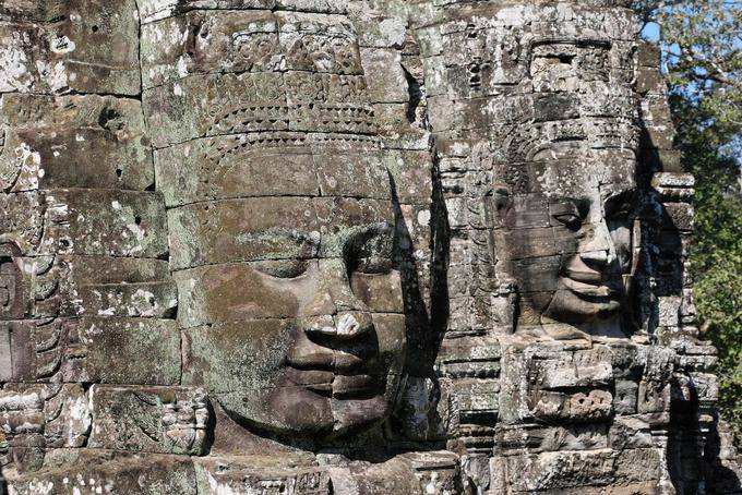 Um dos cinquenta voltas com quatro caras Bayon Angkor Thom, Angkor, Camboja