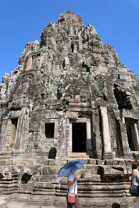 Torre central com uma altura de 43m, Bayon, Angkor Thom, Angkor, Camboja