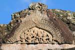 Escultura decorar o topo de um lintel, Angkor Wat, Camboja.