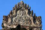 Frontão esculpido com uma naga torre, Angkor Wat, Camboja.