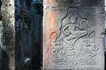 Dançarinos com lotus Bayon Angkor Thom, Camboja.