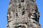Posto de 4 enfrenta Bayon Angkor Thom, Camboja.