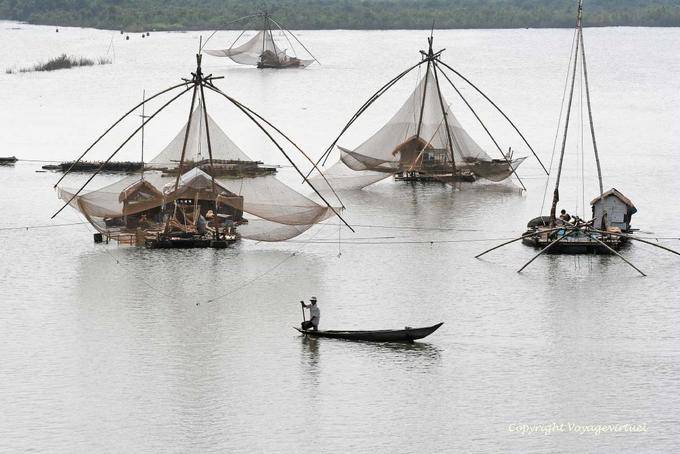 Habitação de pesca a perder-se no Mekong, Chhlong - Camboja