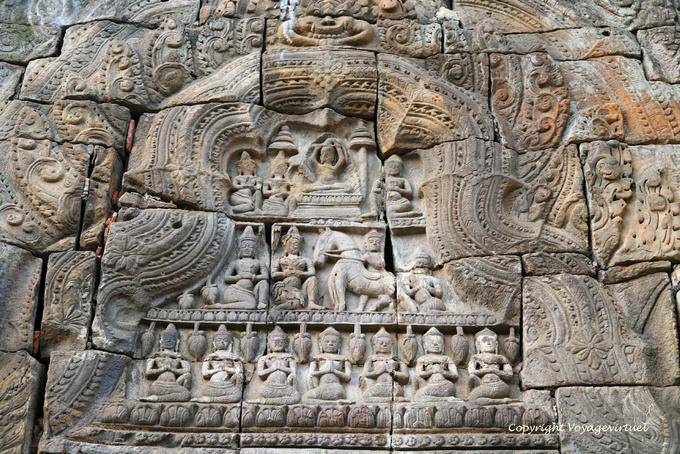 Cena do Ramayana esculpida em um lintel, Wat Nokor, Kampong Cham - Camboja