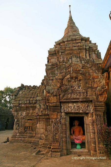 Stupa Central e Buddha, Wat Nokor, Kampong Cham - Camboja